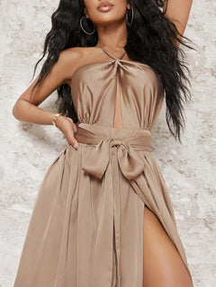 Satin Maxi-Kleid mit Rückenausschnitt & Schlitz | Mocha Brown-3